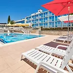 Zorna Plava Laguna