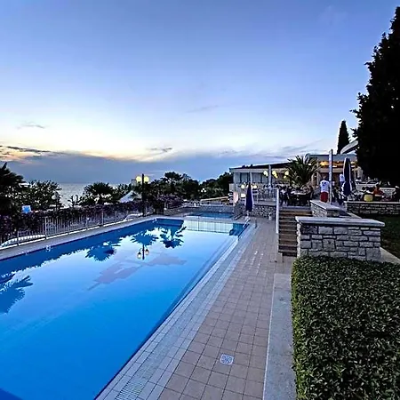 Zorna Plava Laguna Szálloda 3*