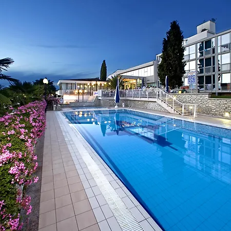 Zorna Plava Laguna